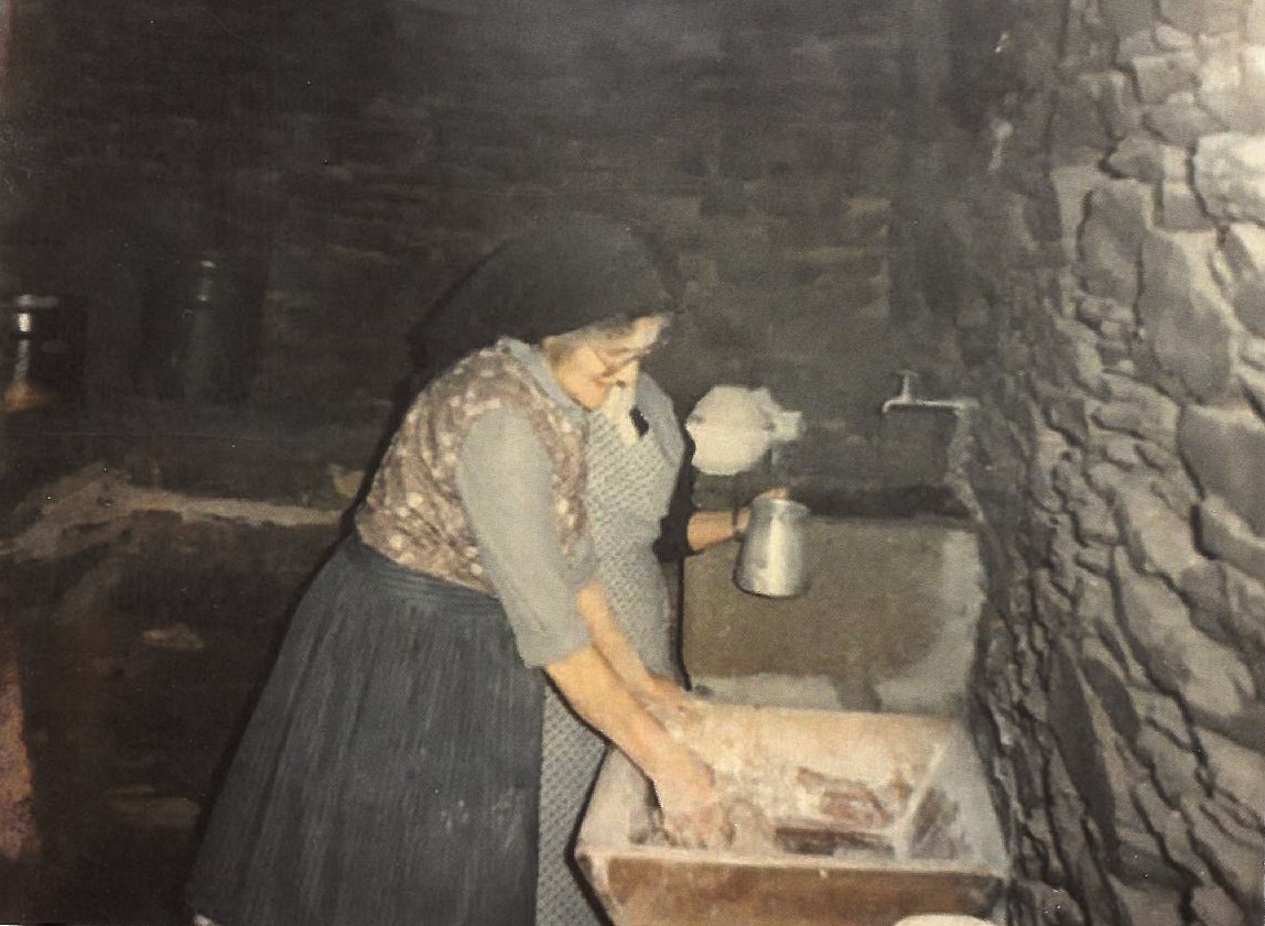 Amassar A Broa Cópia