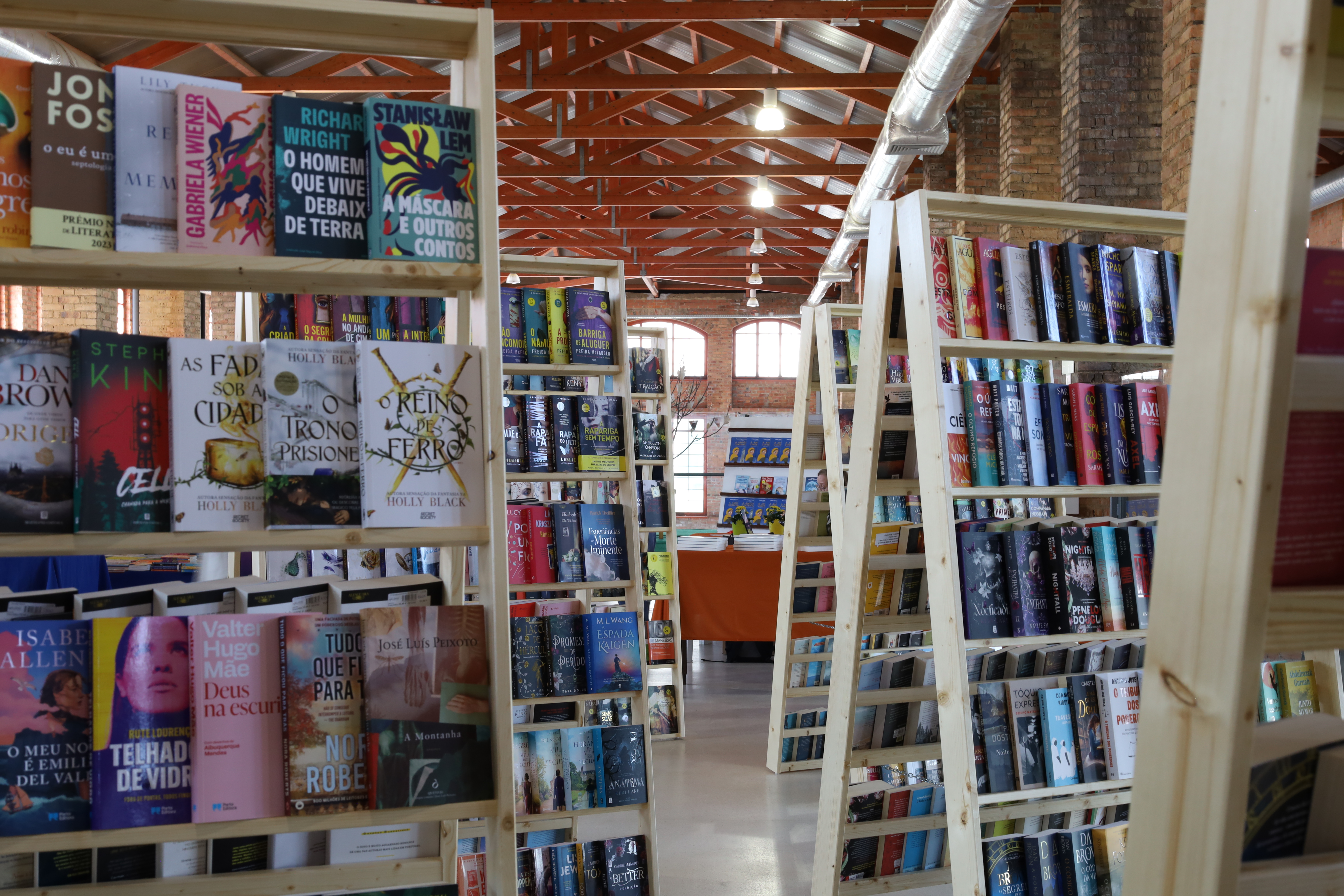 Feira Do Livro (1) Feira Do Livro (1)