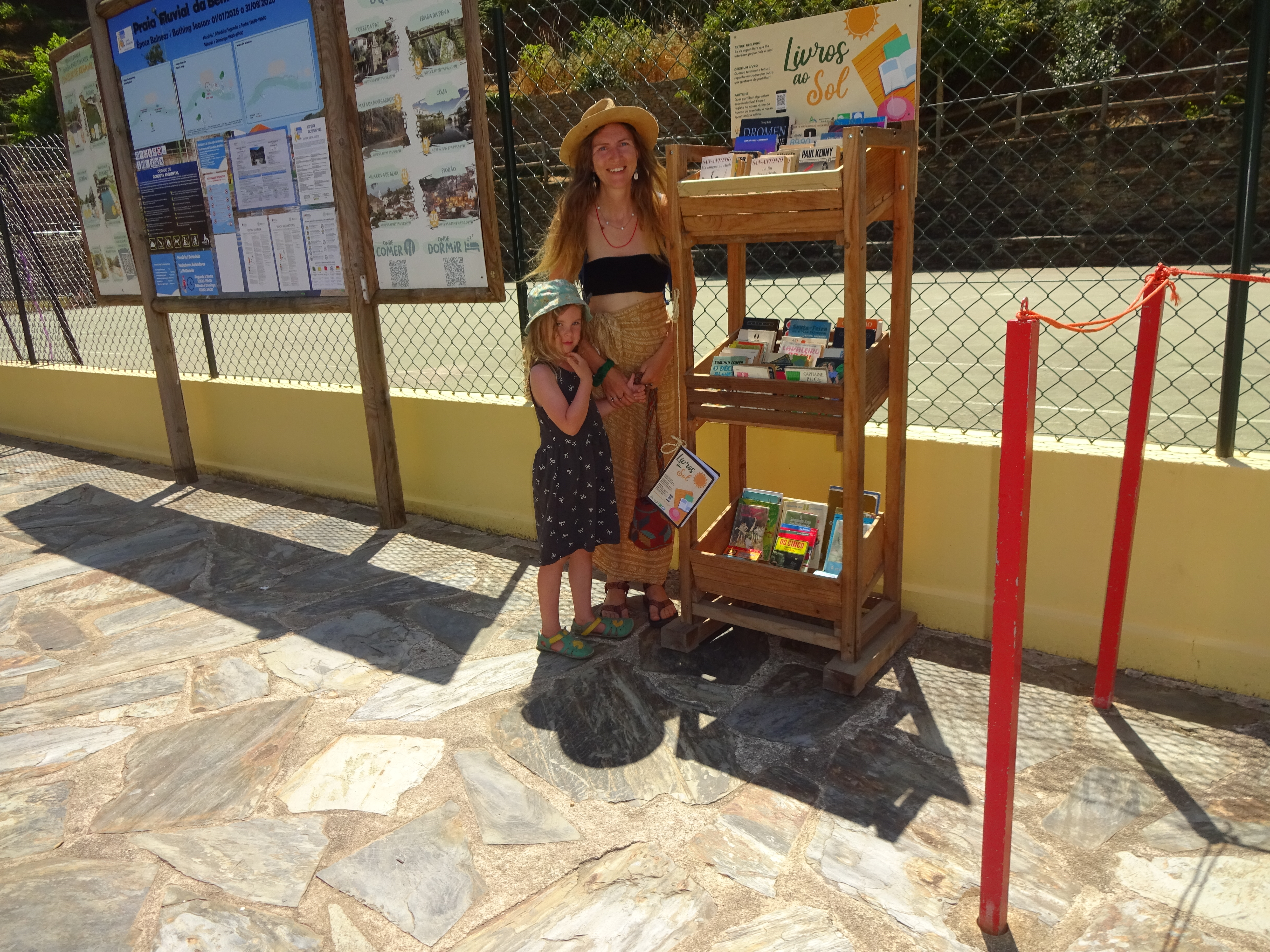 Livros Ao Sol Benfeita